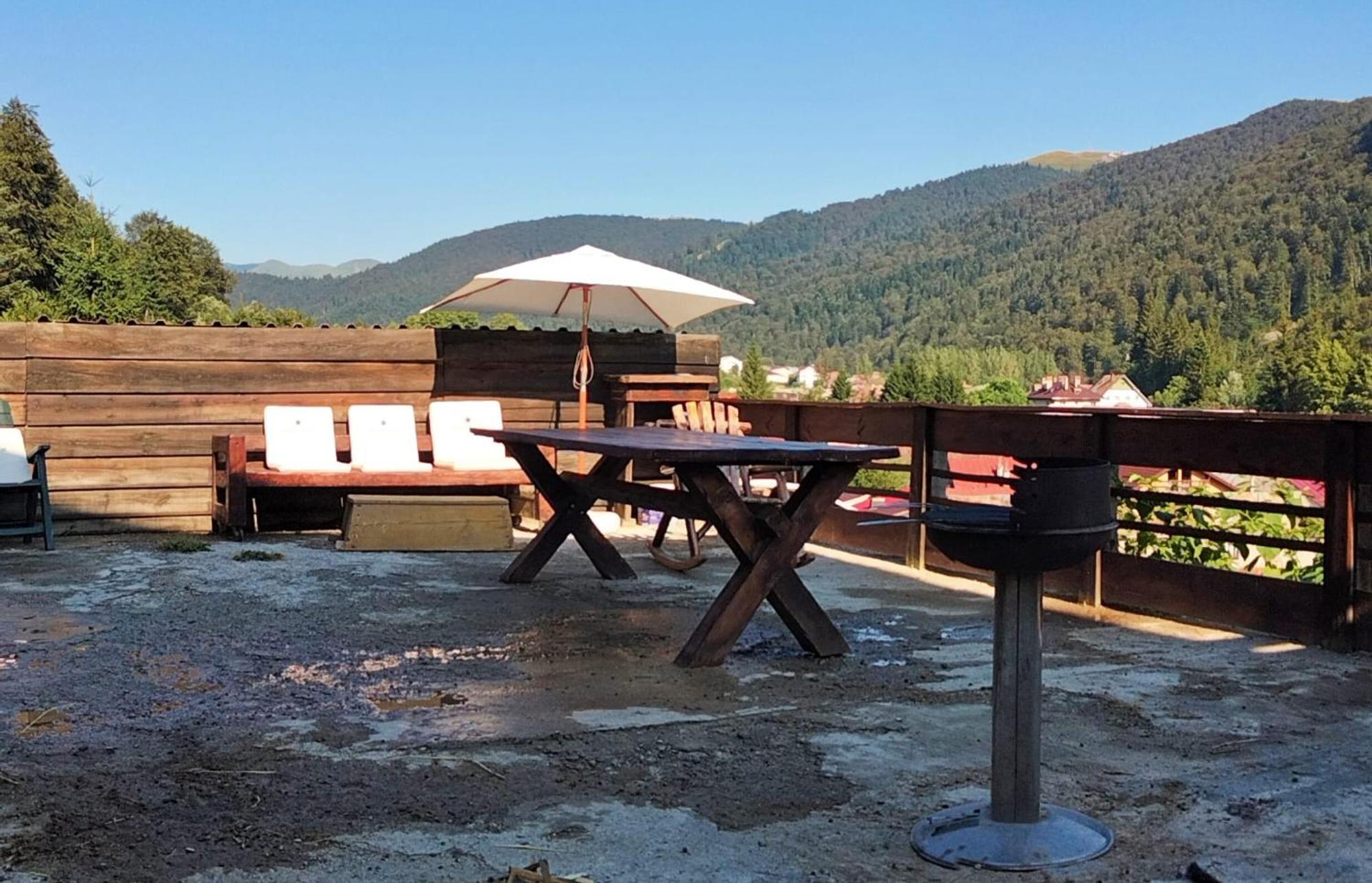 Doi Iepuri Apartment Azuga Bagian luar foto