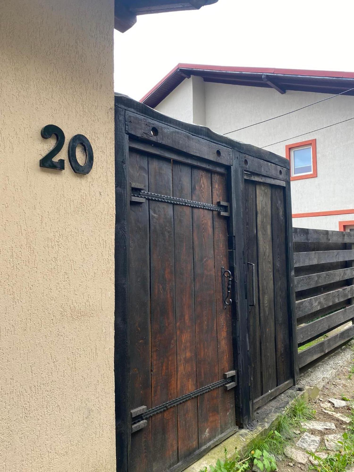 Doi Iepuri Apartment Azuga Bagian luar foto