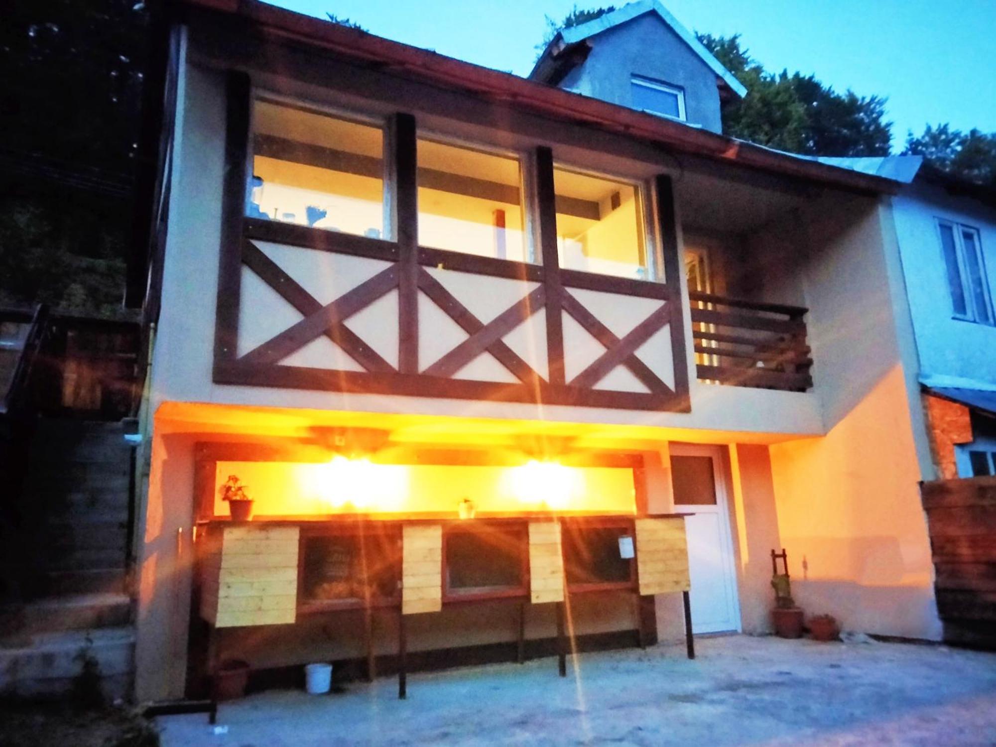 Doi Iepuri Apartment Azuga Bagian luar foto